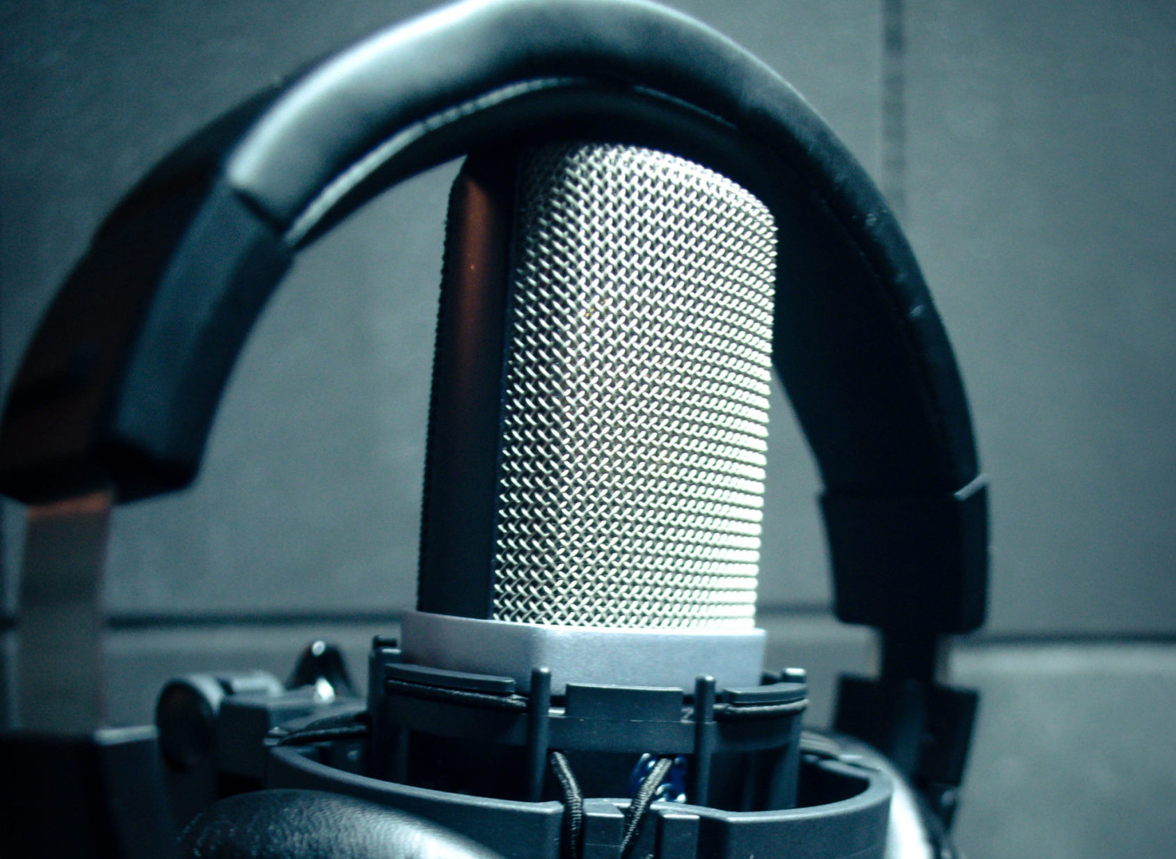 Close up photo of microphone and headphones